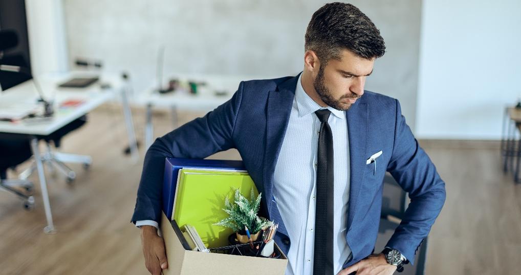 12 Warning Signs You Could Lose Your Job Soon FinanceBuzz