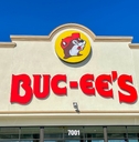 outside of buc ee&#x27;s convenience store