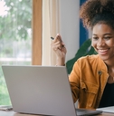 student studies online on laptop