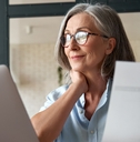 senior seeker searching job online