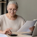 Female wear glasses calculates expenses