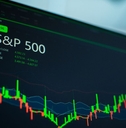 S&amp;P 500 graph on monitor