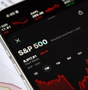 S&amp;P 500 performance on a smartphone