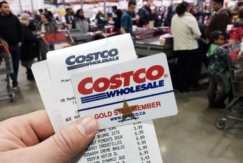 costco wholesale card in hand with receipt