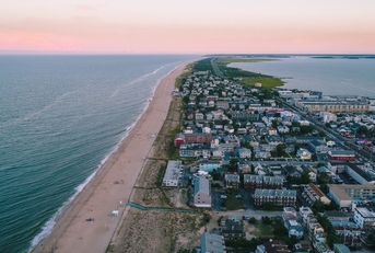 dewey beach with houses and buildings in delaware