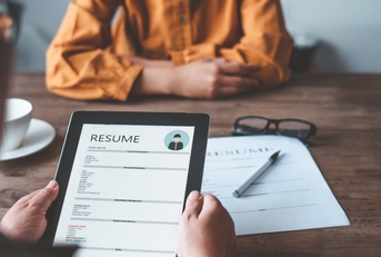 HR manager interviewing a job applicant