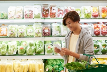 shopping with grocery list