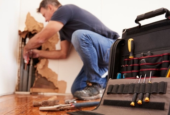 plumber repairing pipes 
