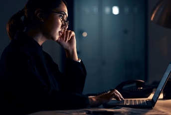Adult woman searching for a night side hustle