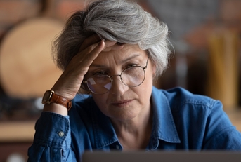 confused senior woman using laptop