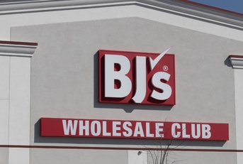 outside of bj&#x27;s wholesale club store