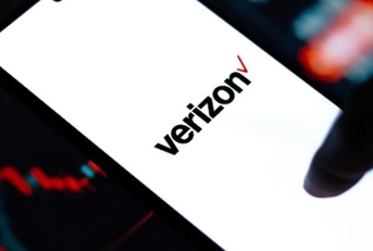 User holding a Verizon phone