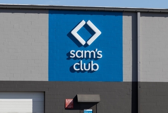 sam&#x27;s club logo outside store 