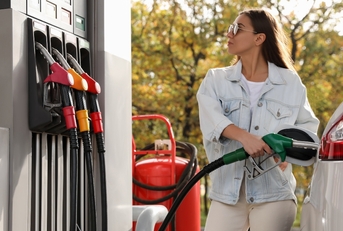 woman refueling car