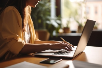student using laptop for elearning
