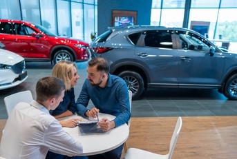 couple signs a contract for the purchase of a car