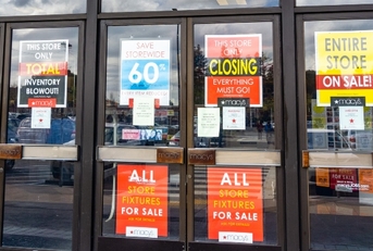 exterior of macy&#x27;s store