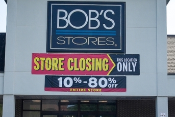 closing sign on NORWALK Bob&#x27;s store