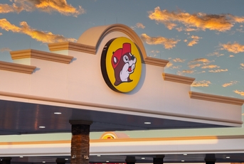 Buc-ee&#x27;s store and gas station
