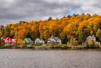 Large homes along the lakeside at Saranac Lake in New York