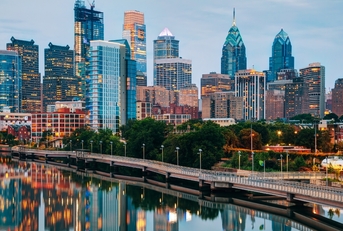philadelphia skyline at night