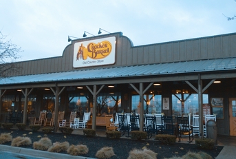Cracker Barrel country store and restaraunt exterior