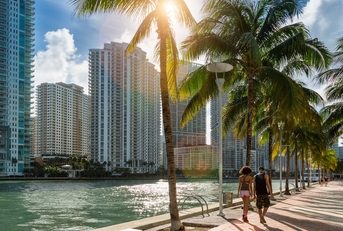 downtown miami people walking