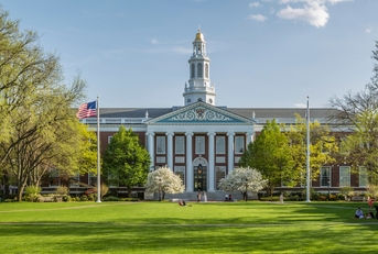 harvard university&#x27;s campus in cambridge
