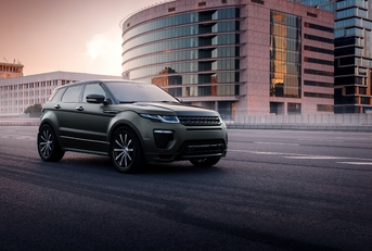 Range Rover Evoque standing