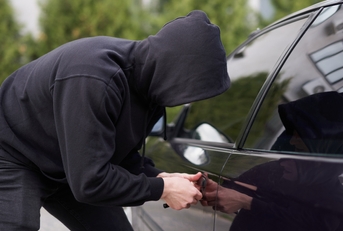 burglar hijacks Auto