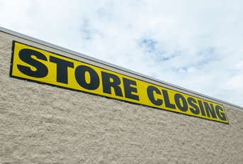 store closing banner