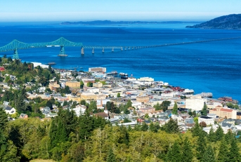 city view of astoria oregon 