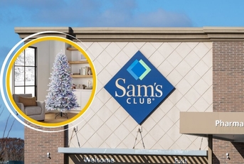 Sam&#x27;s Club store with Christmas tree