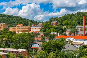 hot springs, arkansas, usa town skyline 