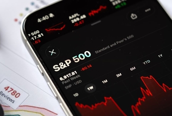 S&amp;P 500 performance on a smartphone