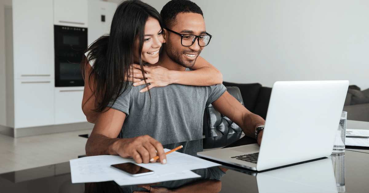 Couple comparing TaxAct vs Turbotax
