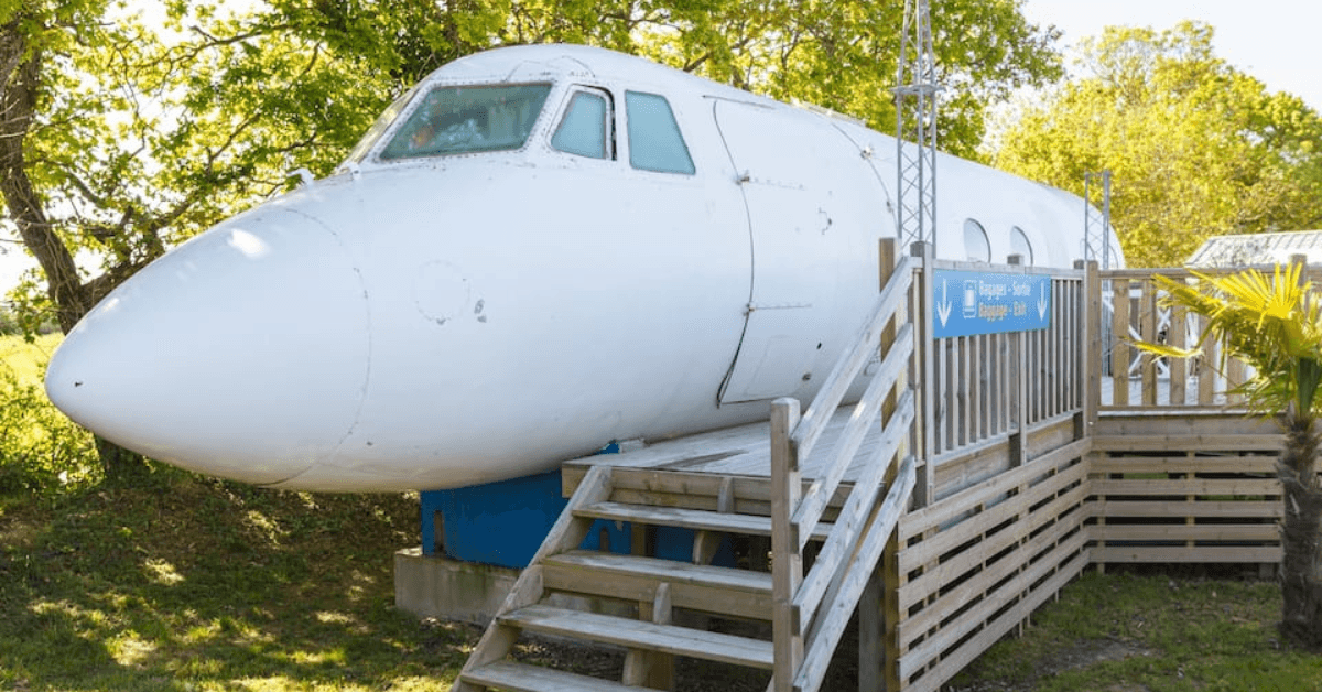 Plane airbnb in France