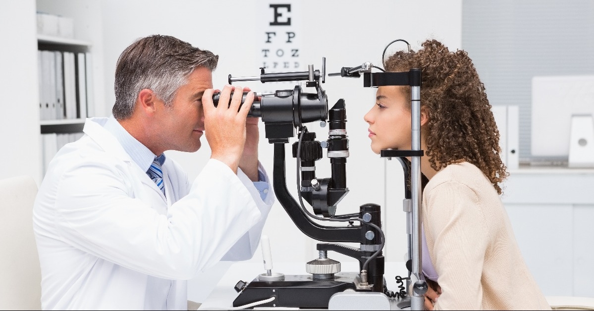 woman doing eye test with optometrist
