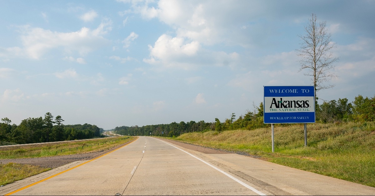 moving along the highway crossing the Arkansas state line