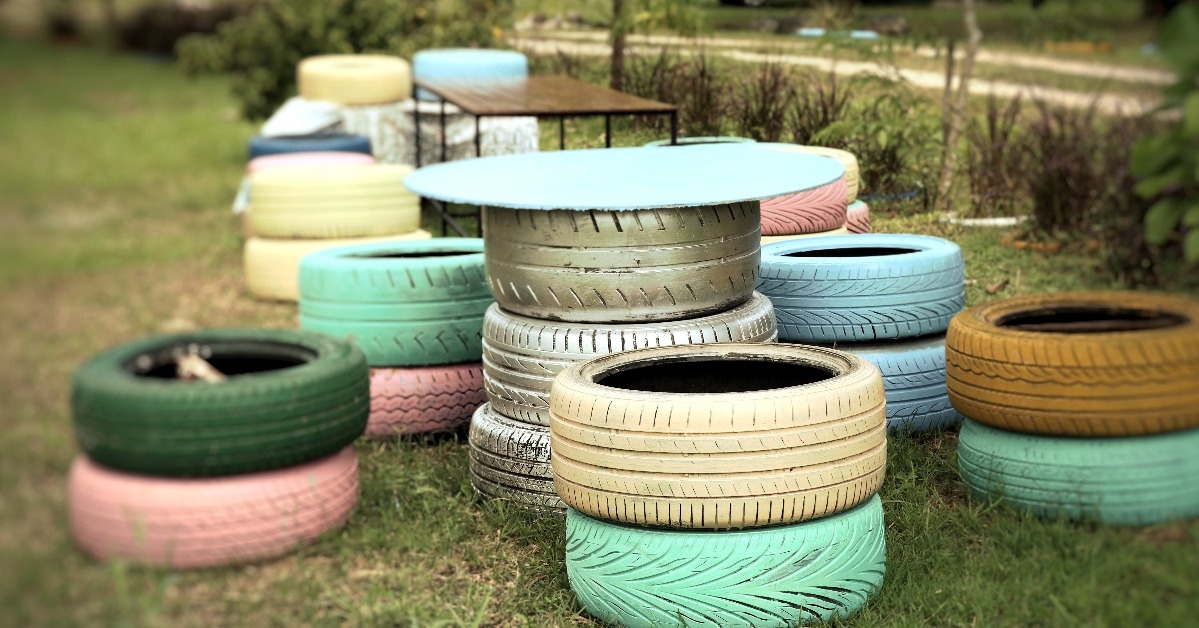 decorating the old tire chairs