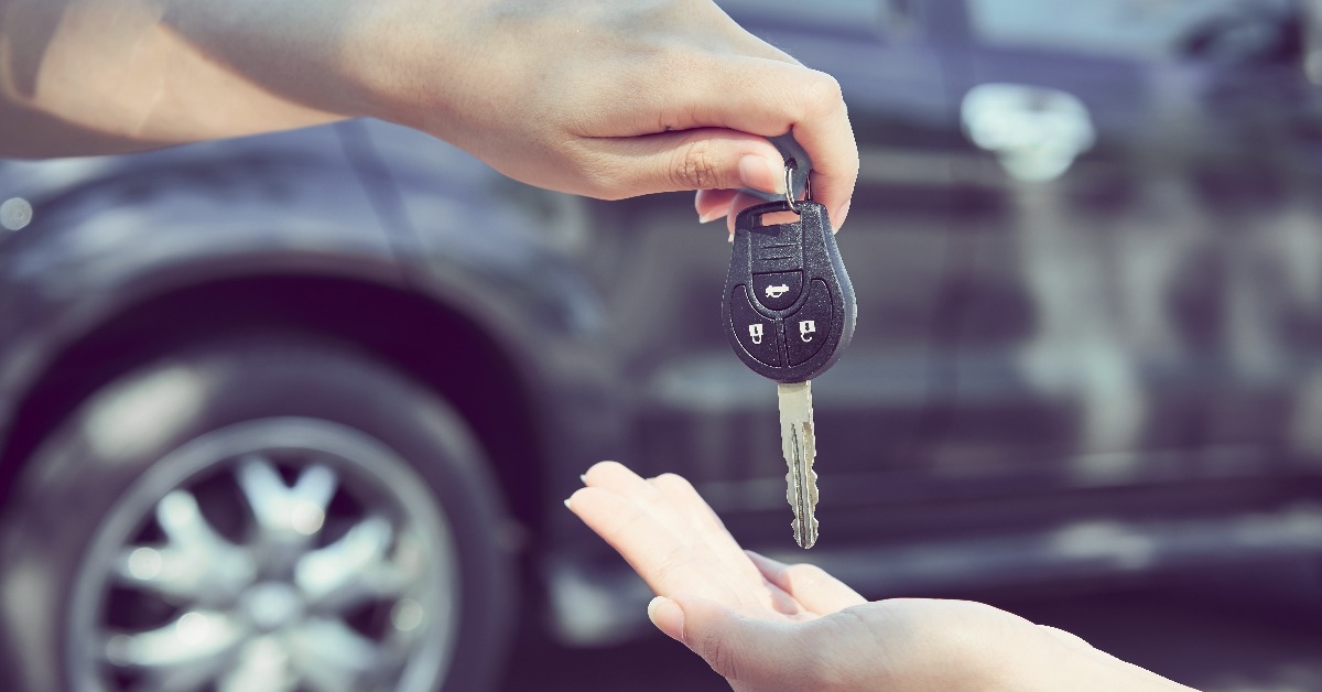 hand of a woman giving the car key