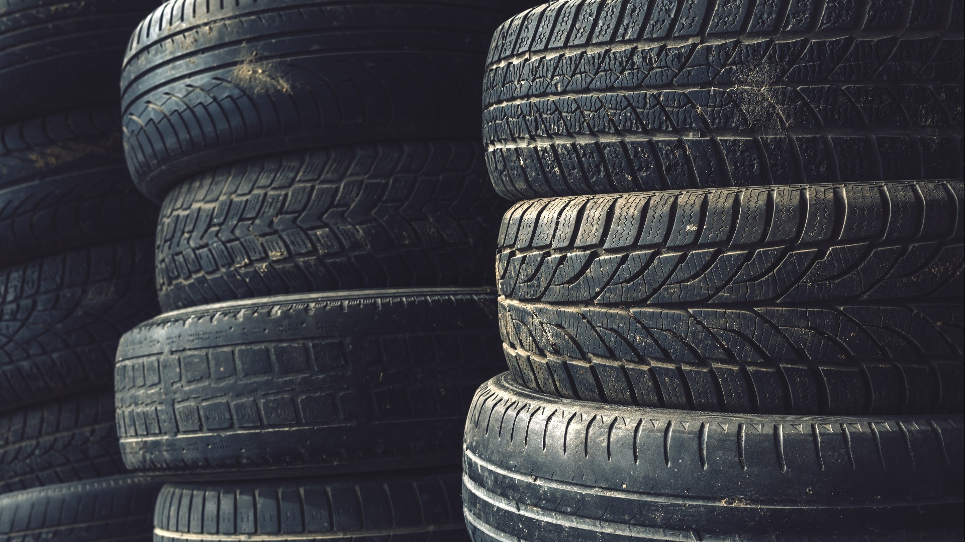 Column stack of old used car tires