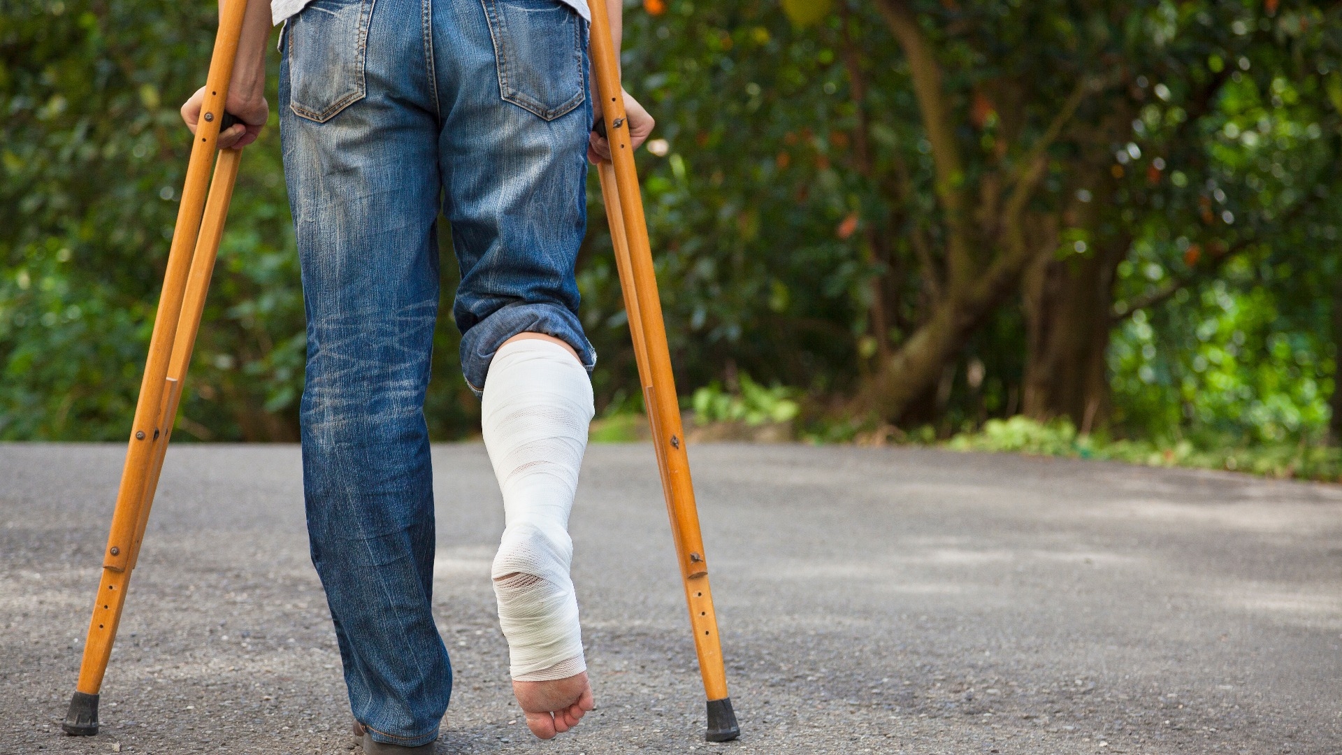 man on crutches 