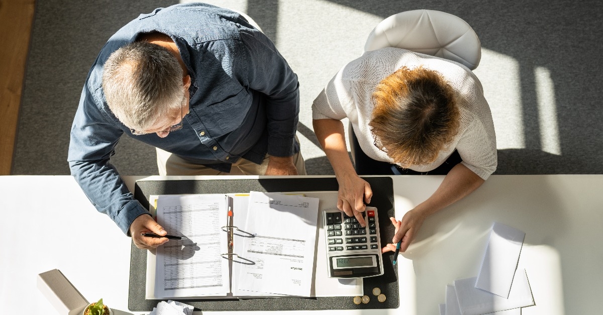 couple calculating bills