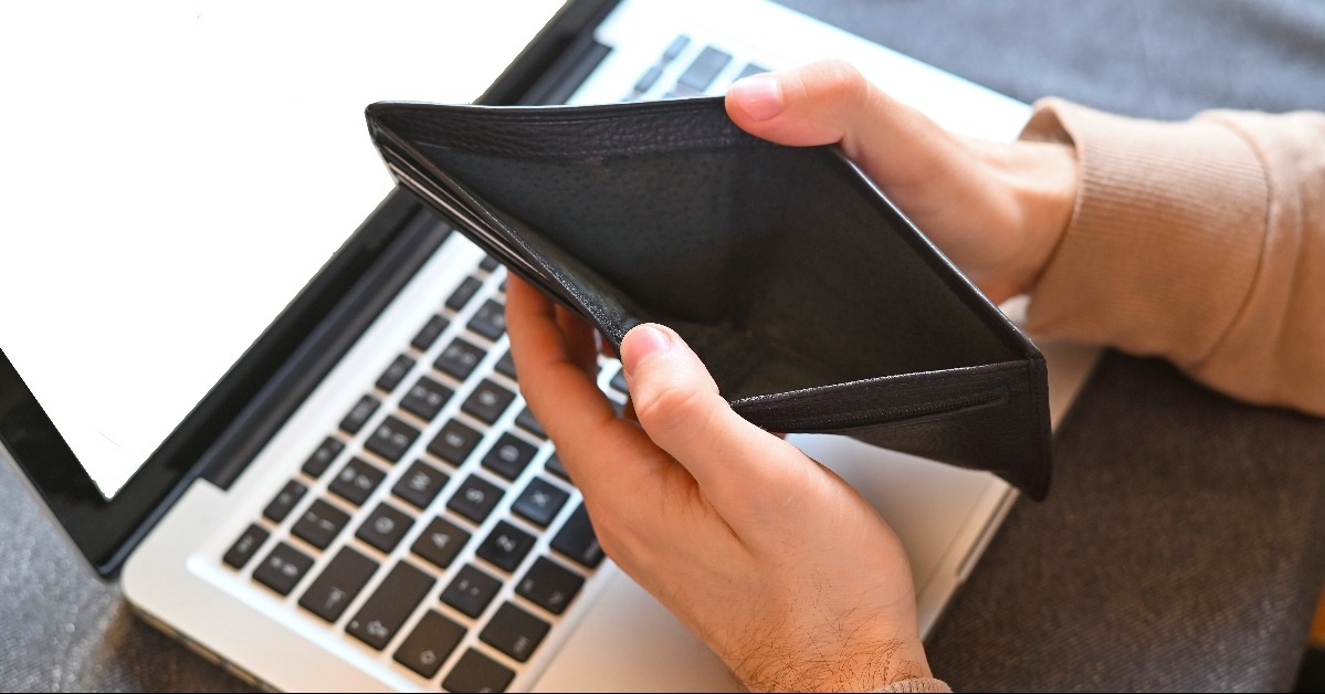  stressed with bankruptcy debt shopping on internet