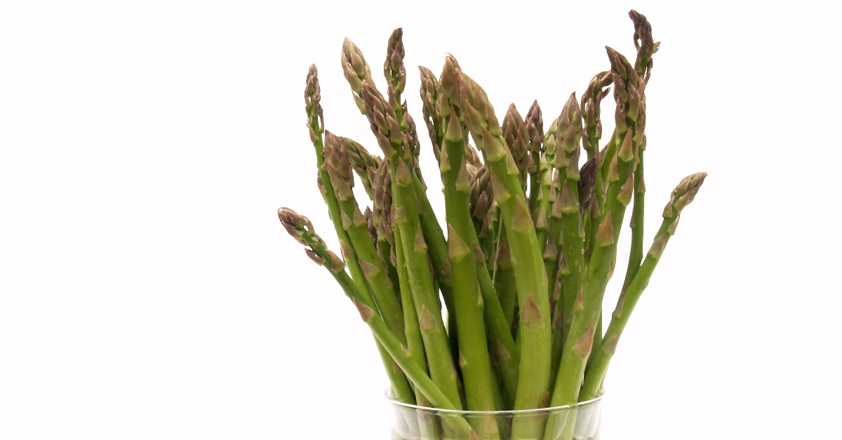 asparagus in water