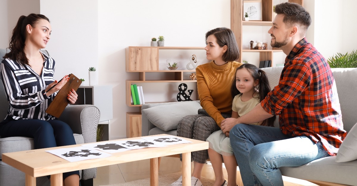 family visiting psychologist in office