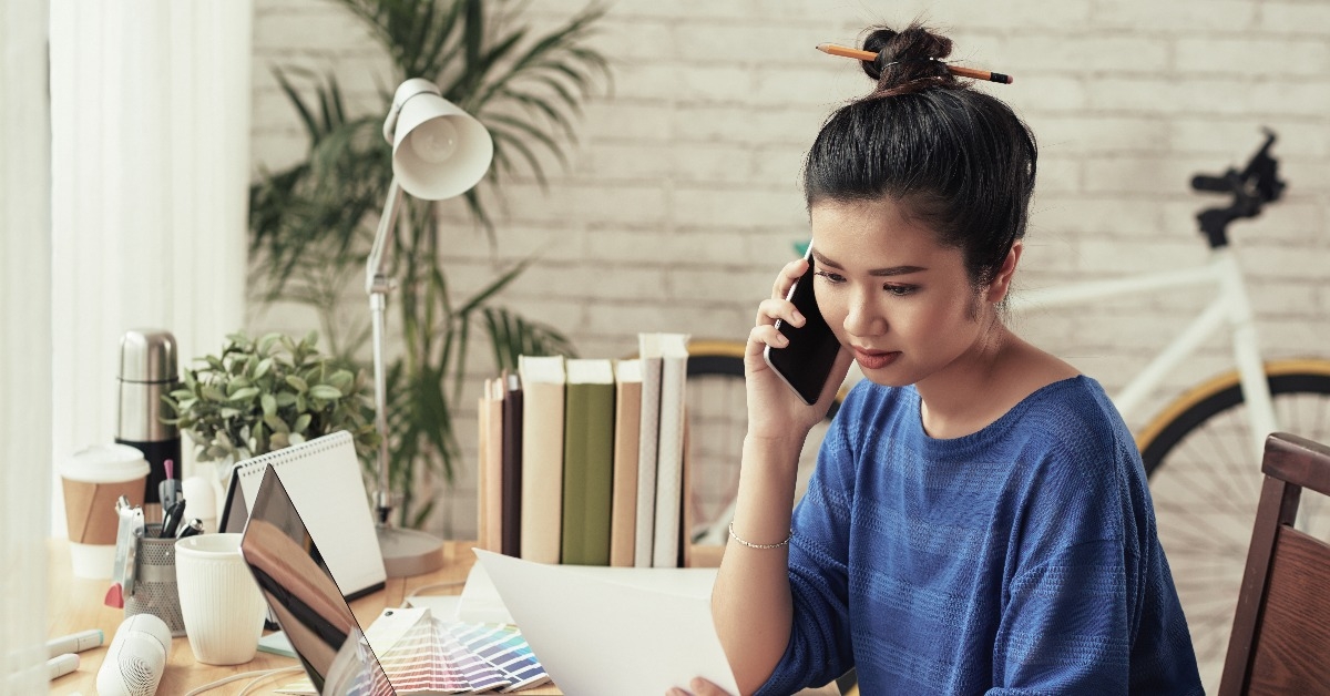 female designer calling a client