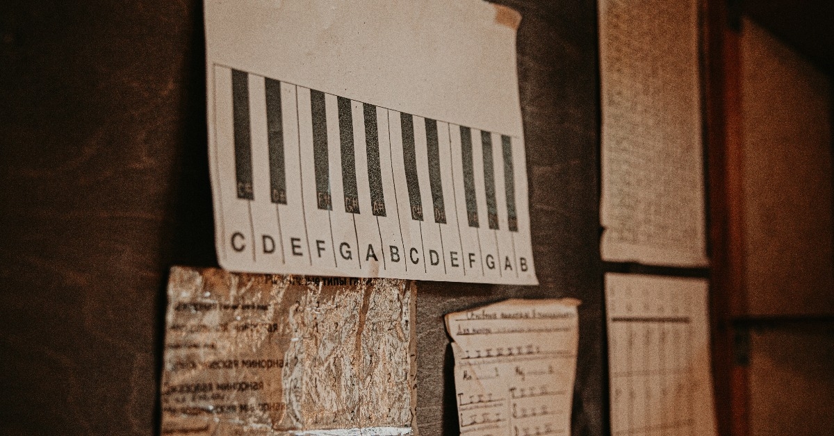 piano sheet music learning table