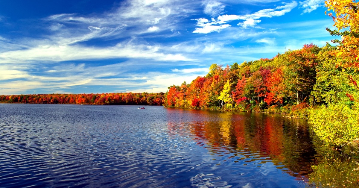 foliage surrounds a lake in the Poconos of Pennsylvania